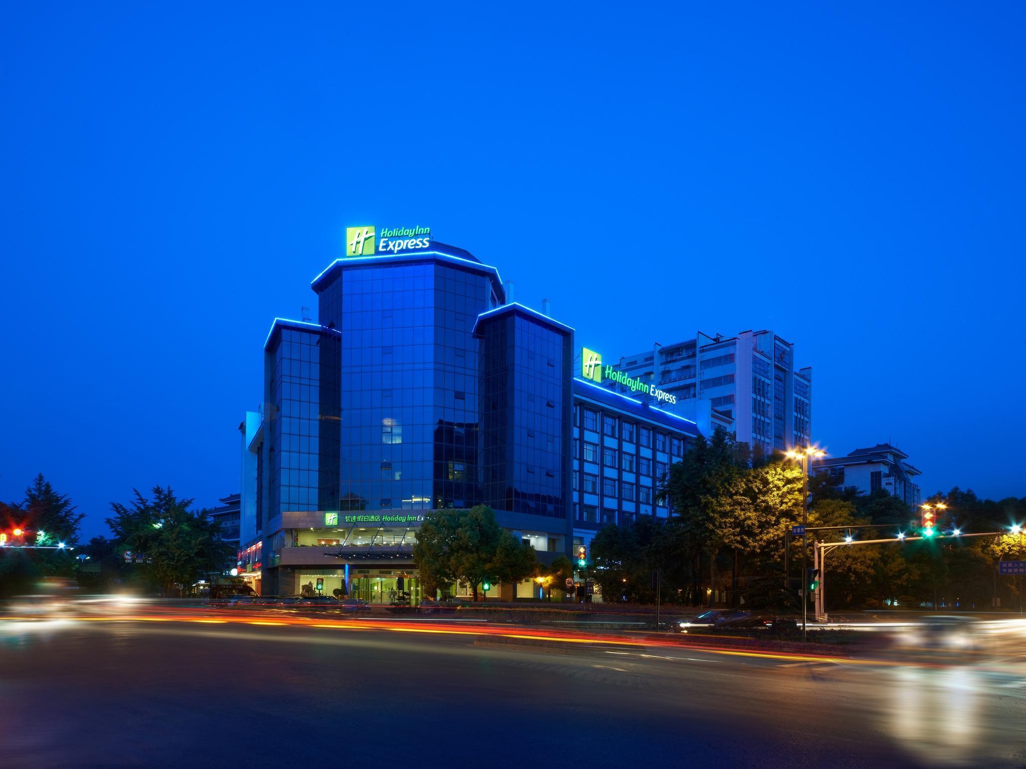 Holiday Inn Express Yangzhou City Center By Ihg Esterno foto