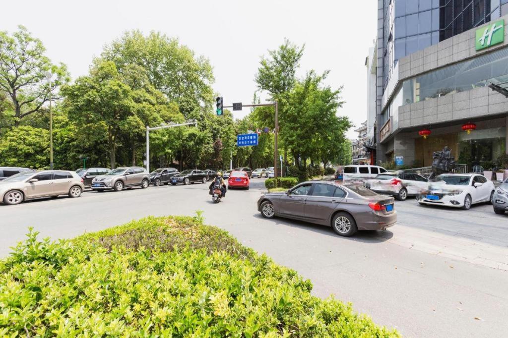 Holiday Inn Express Yangzhou City Center By Ihg Esterno foto