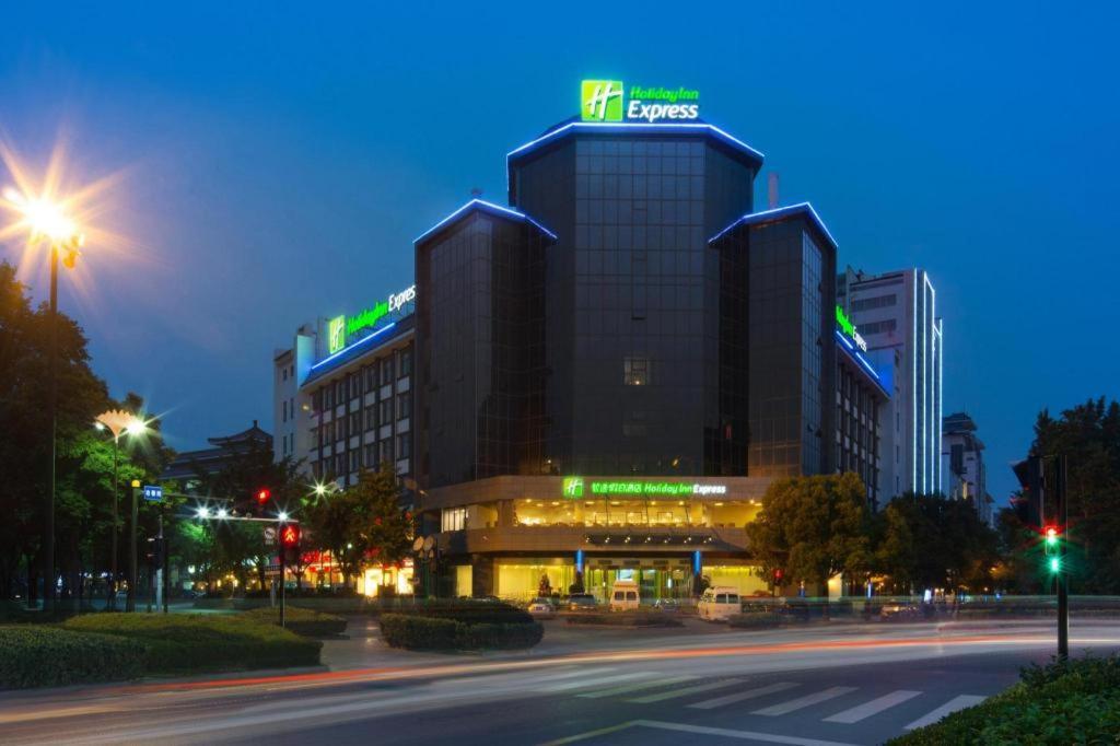 Holiday Inn Express Yangzhou City Center By Ihg Esterno foto