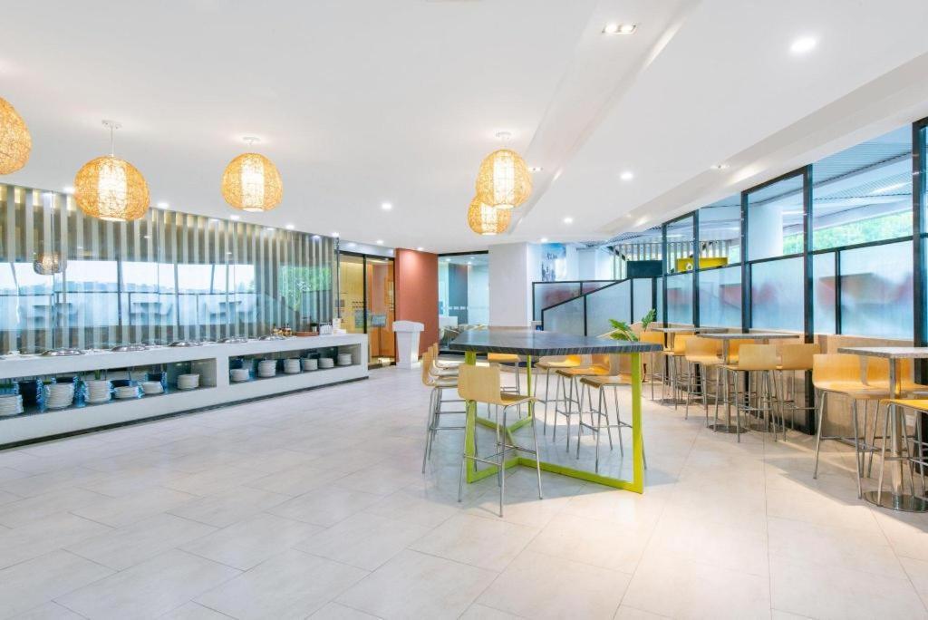 Holiday Inn Express Yangzhou City Center By Ihg Esterno foto